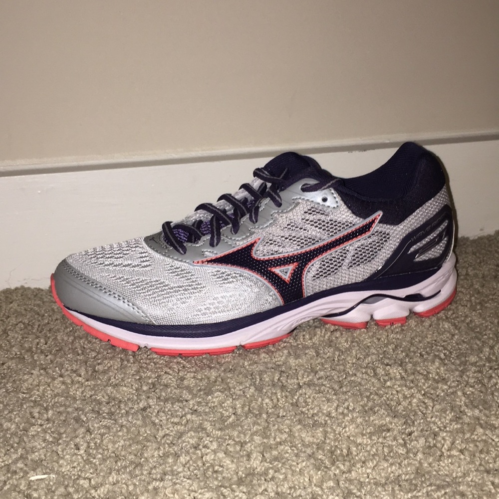 Wave rider mizuno running shoes